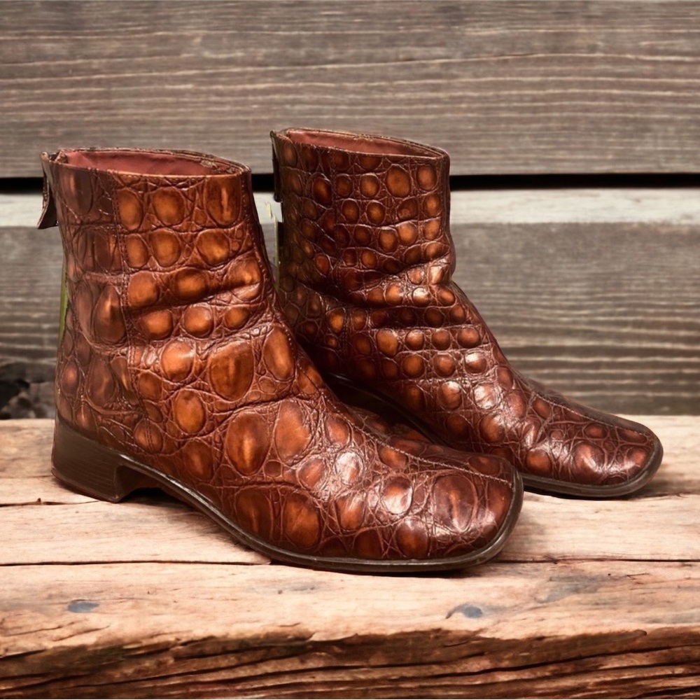 Vintage Unisa Leather Crocodile Ankle boots Size 7 1/2
